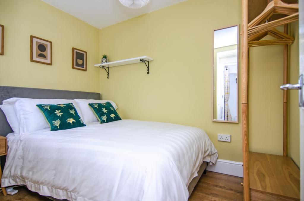Cosy Lichfield Apartment Eksteriør billede
